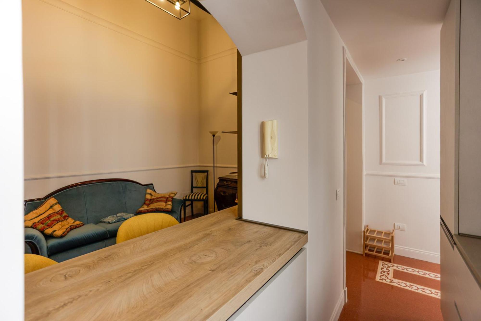 Via Tommaso Caravita 6 * Napoli