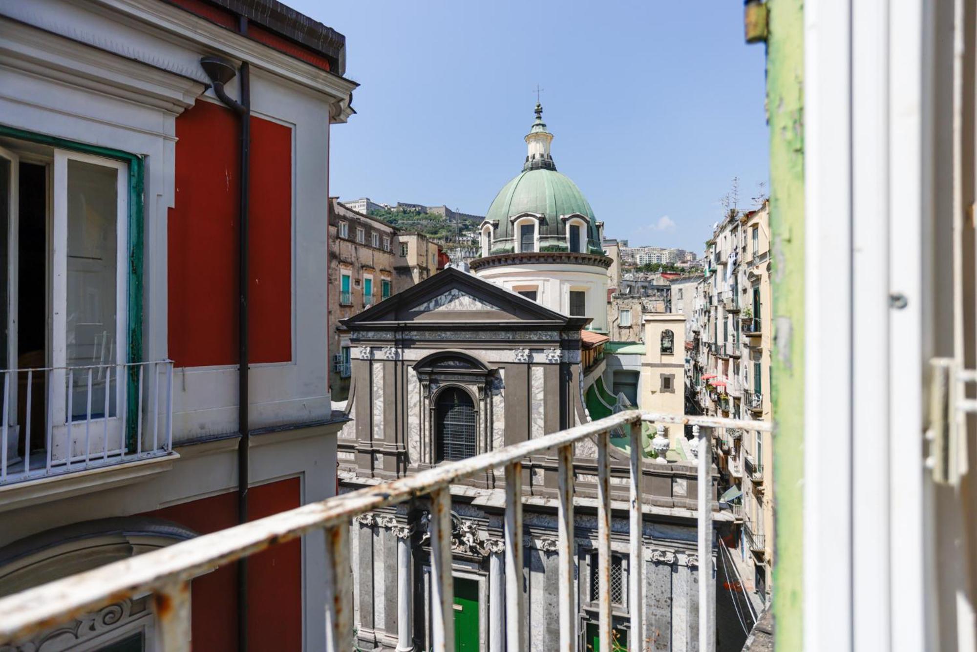 Via Tommaso Caravita 6 Appartamento Napoli