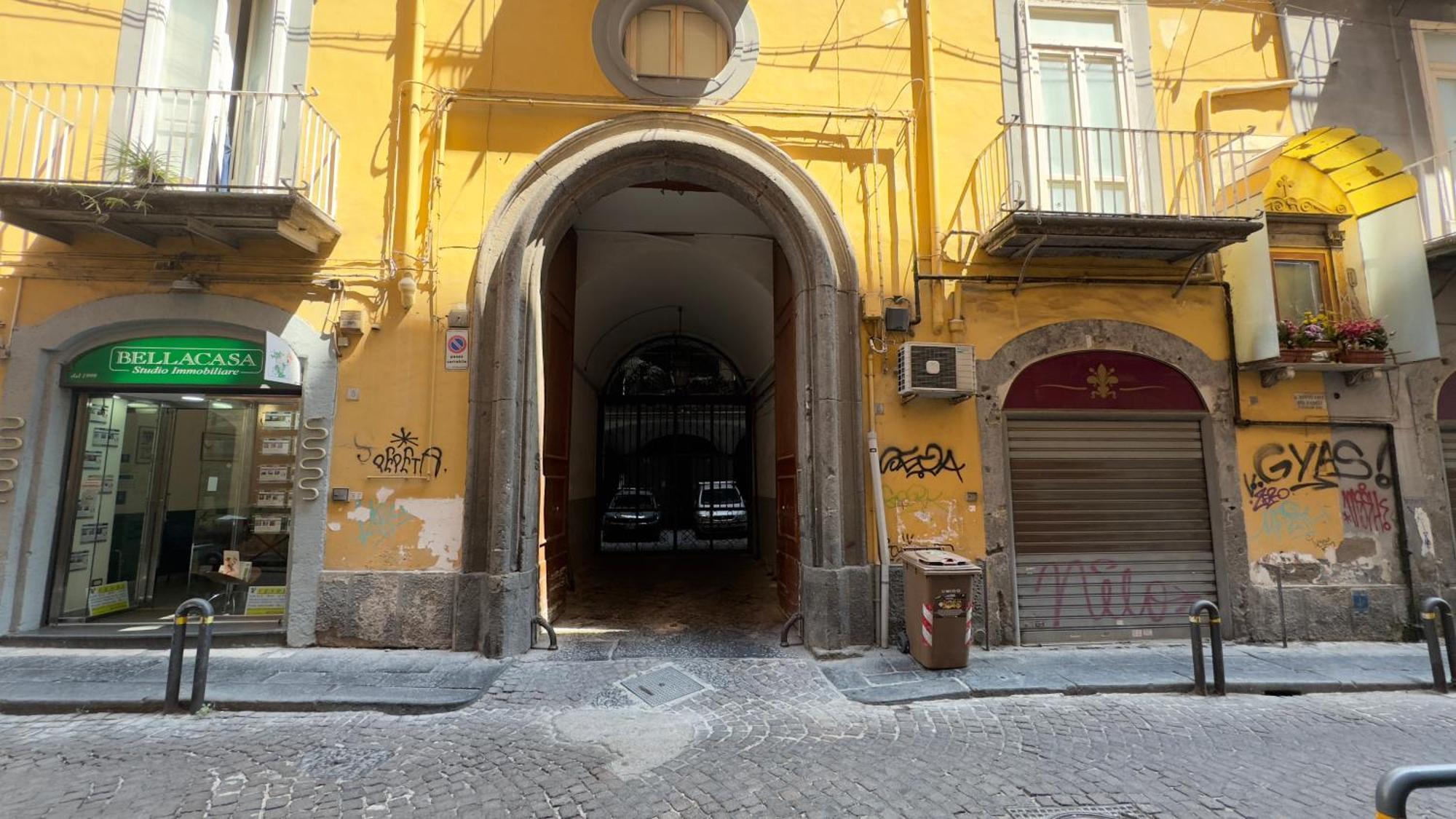 Via Tommaso Caravita 6