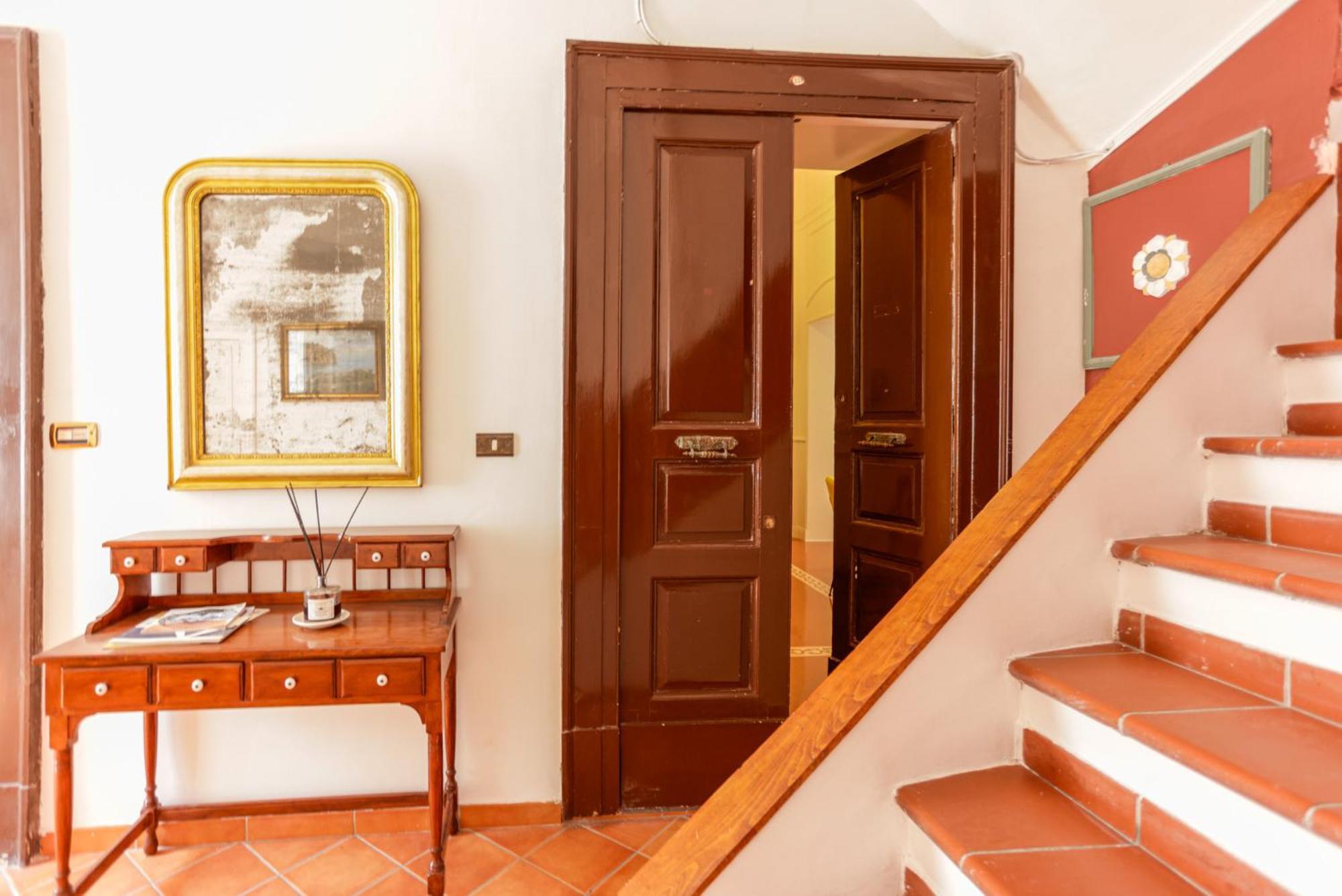 Apartment Via Tommaso Caravita 6 Naples