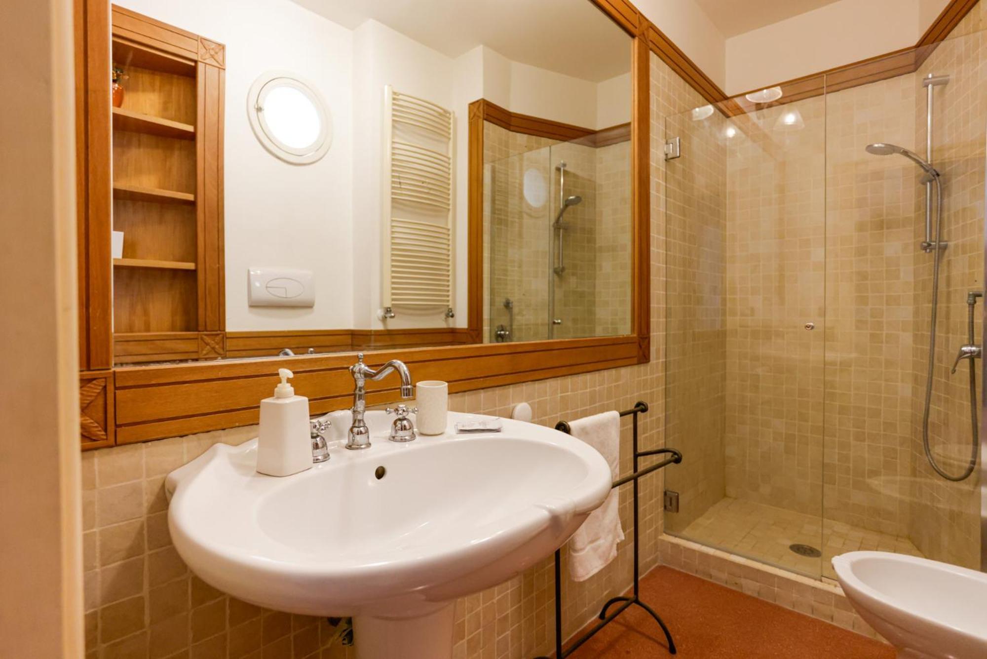 Via Tommaso Caravita 6 Apartment