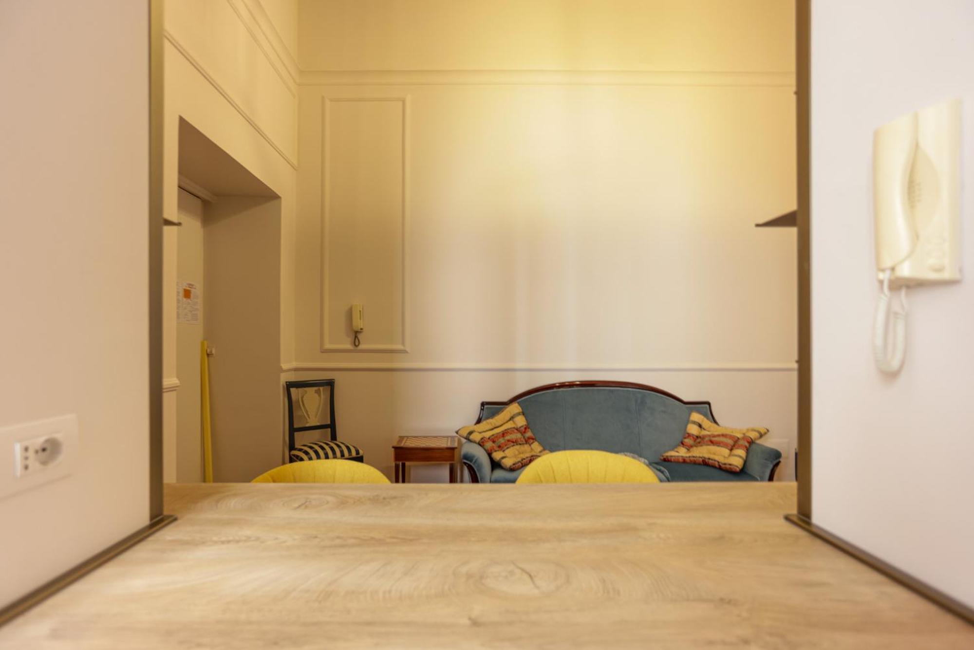 Via Tommaso Caravita 6 Apartment *