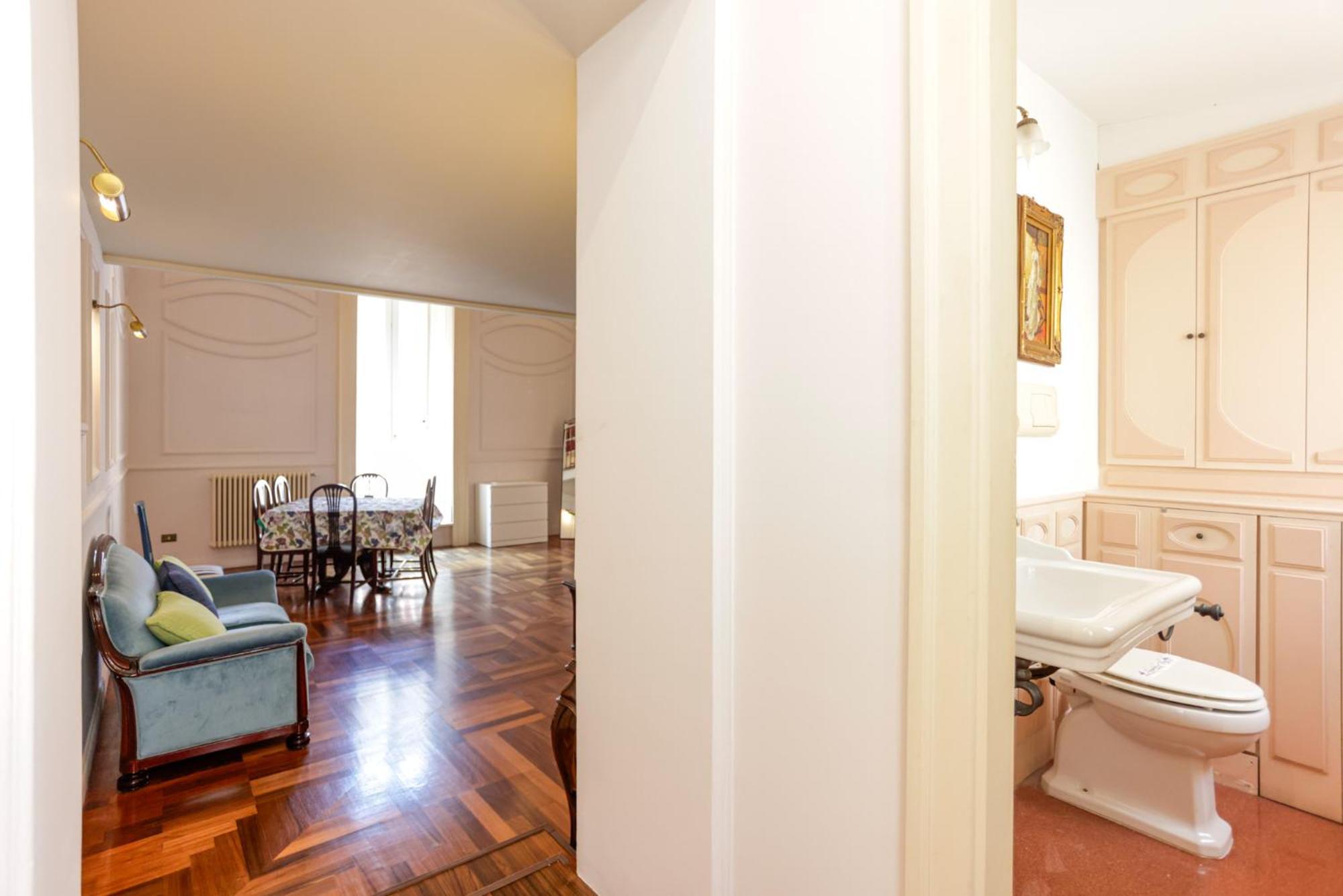 Via Tommaso Caravita 6 Apartment