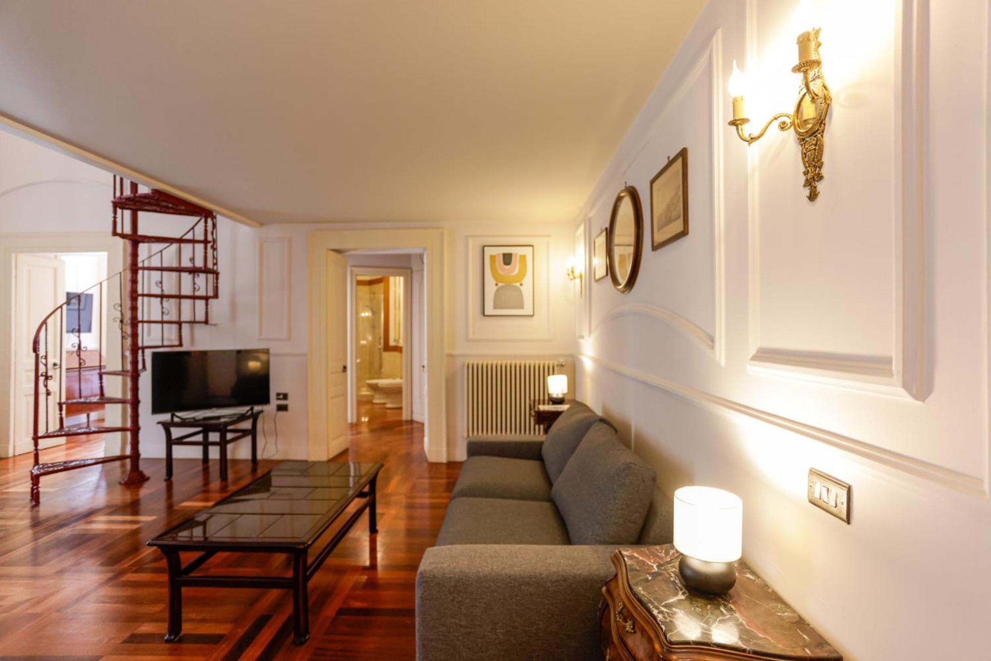 Apartment Via Tommaso Caravita 6 *