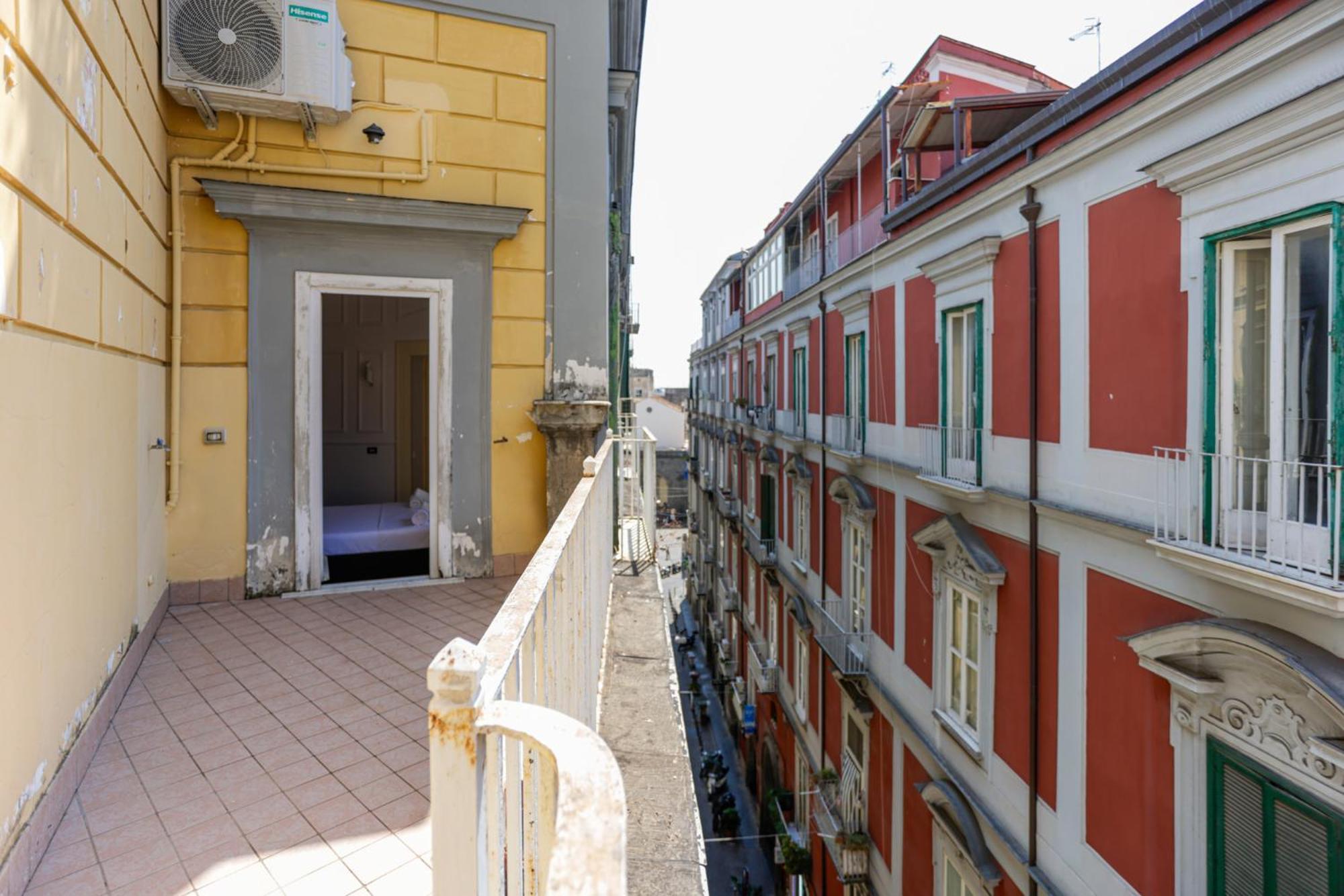 Via Tommaso Caravita 6 Apartment *