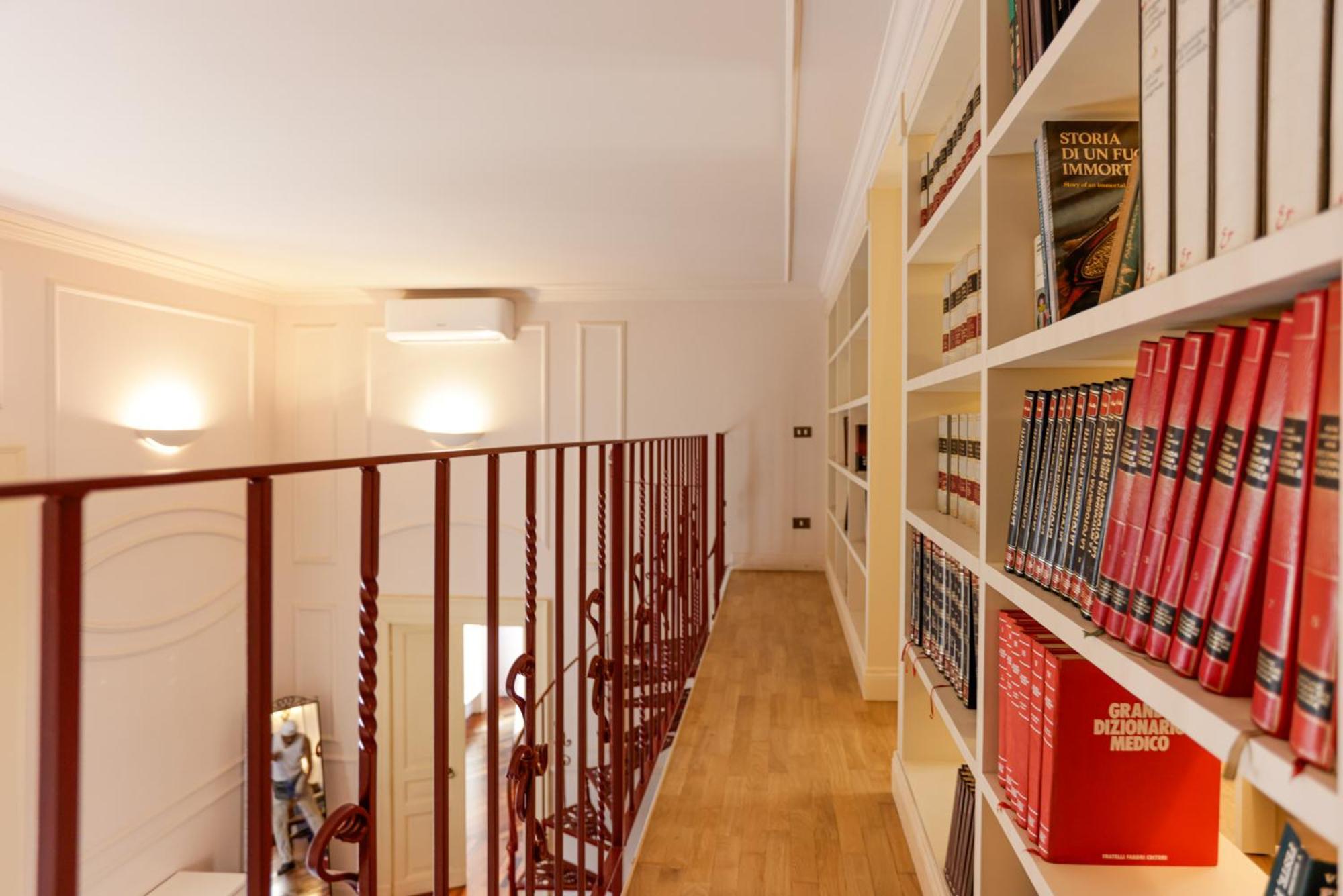 Via Tommaso Caravita 6 Apartment