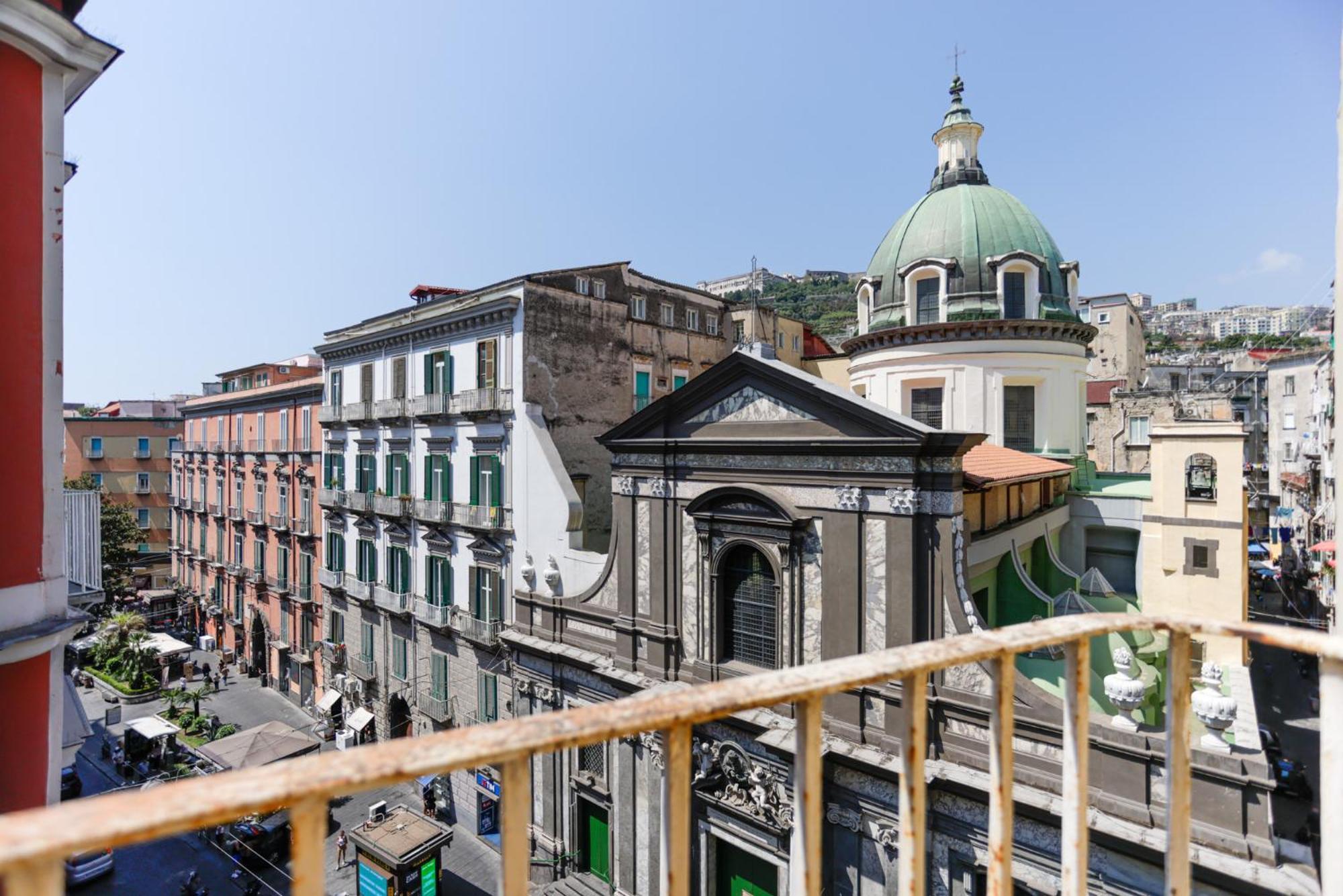 Apartment Via Tommaso Caravita 6 Naples