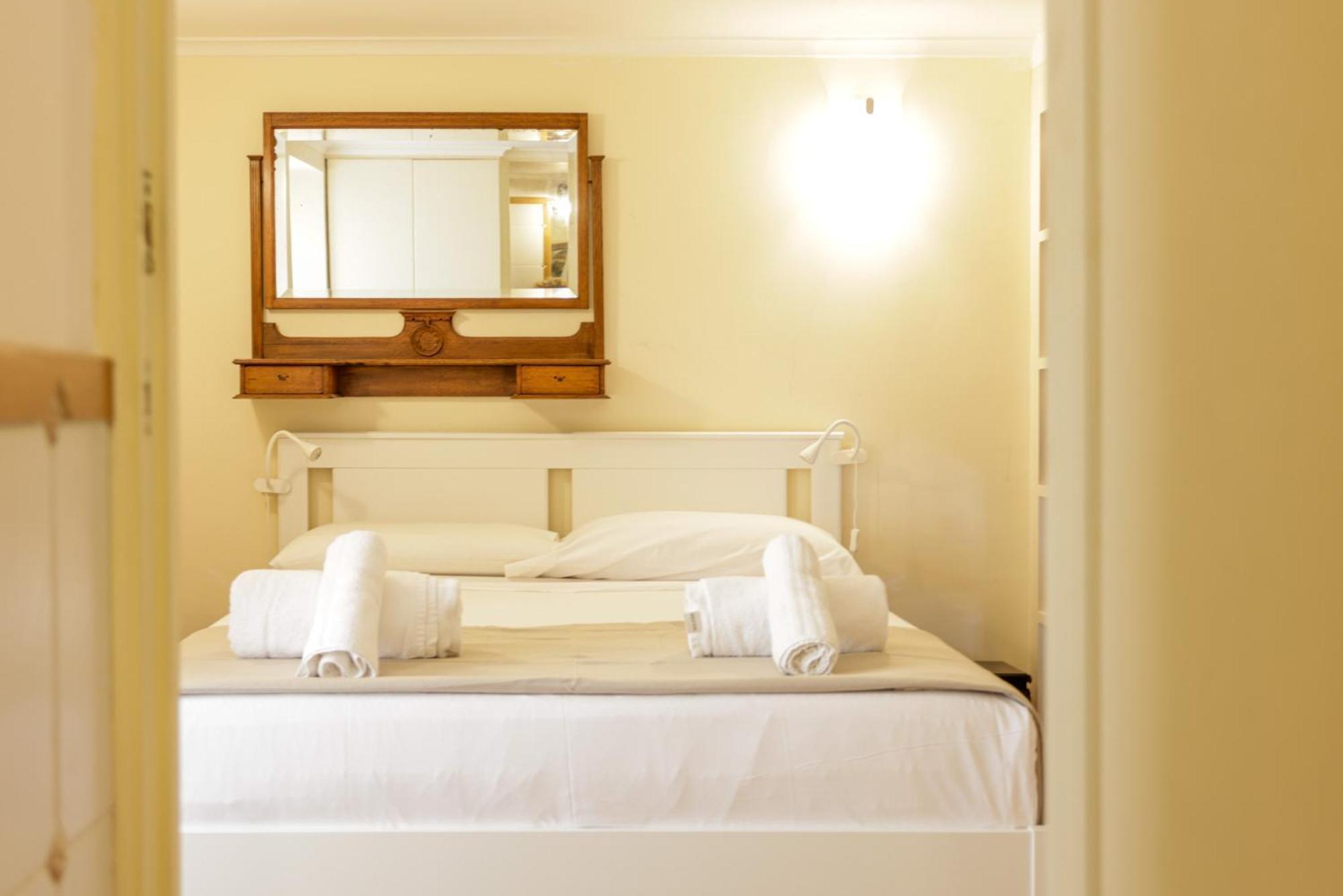 Apartment Via Tommaso Caravita 6 *